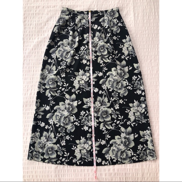 Floral A-Line Flowy Skirt w Closing Button & Zip - Picture 10 of 11